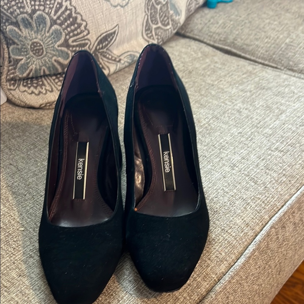 Kensie Classic Black Pumps